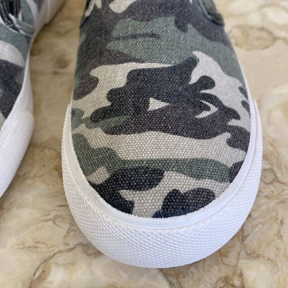 Tommy Bahama Camo Slip On Sneakers - Picture 8 of 14